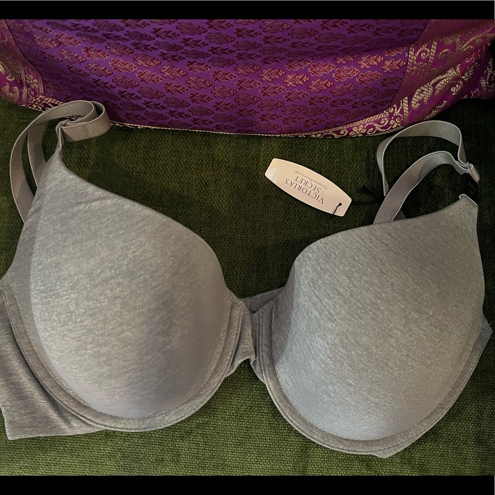 New with tags- Victoria’s Secret bra- 34D